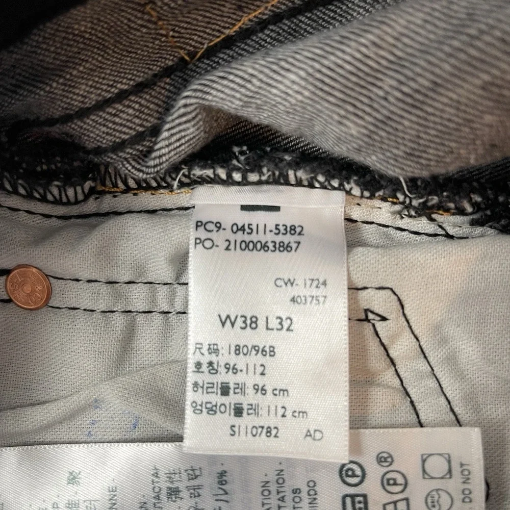 Levis sizing title